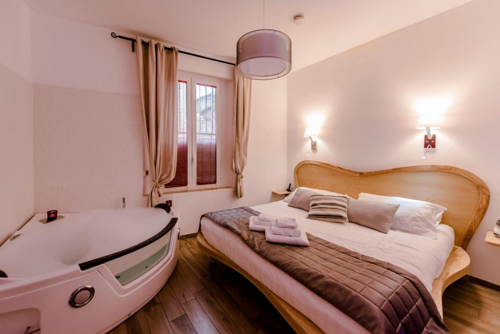 Flatinrome Trastevere Deluxe Rooms - Green Patio Bagian luar foto