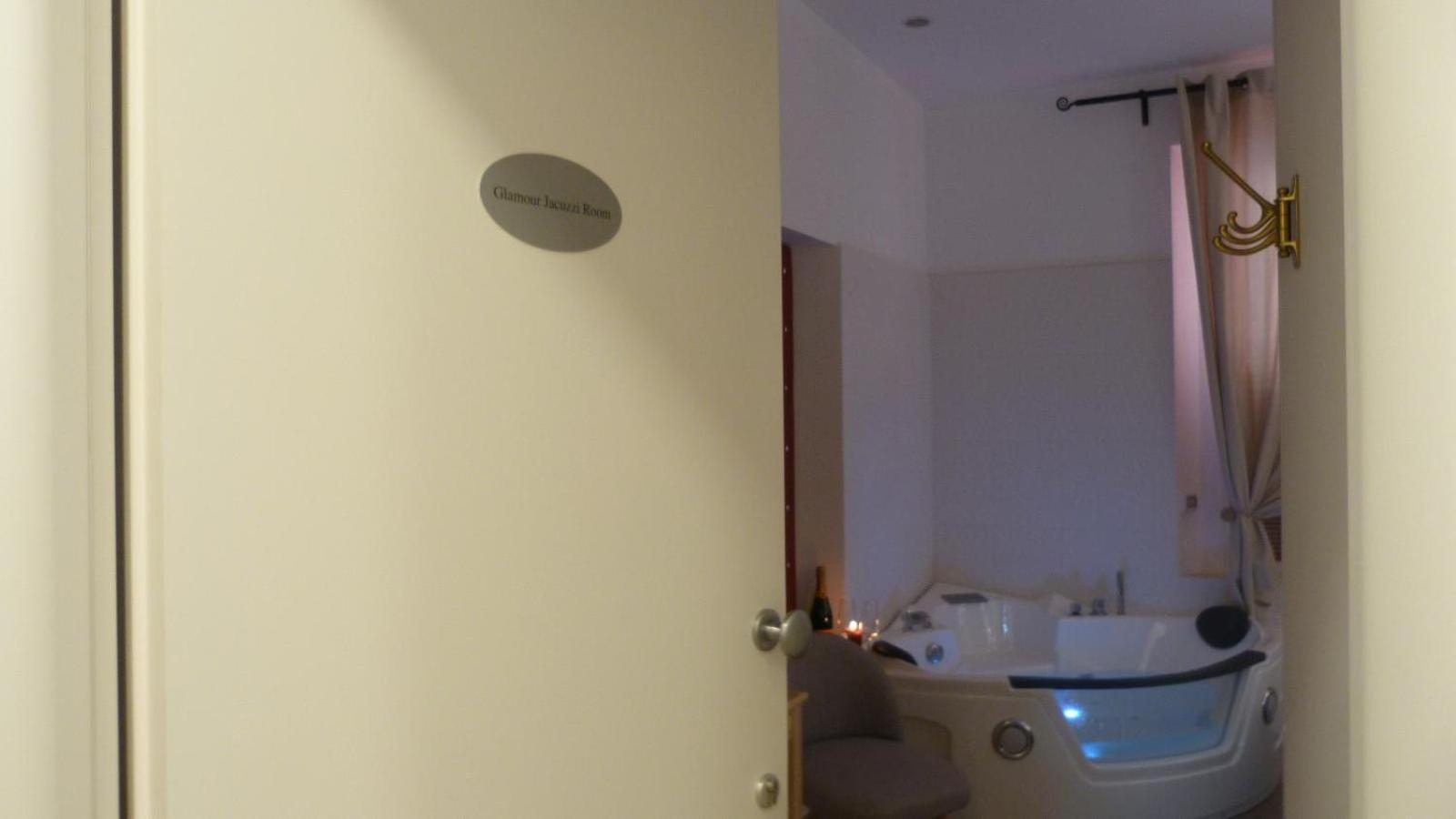 Flatinrome Trastevere Deluxe Rooms - Green Patio Bagian luar foto