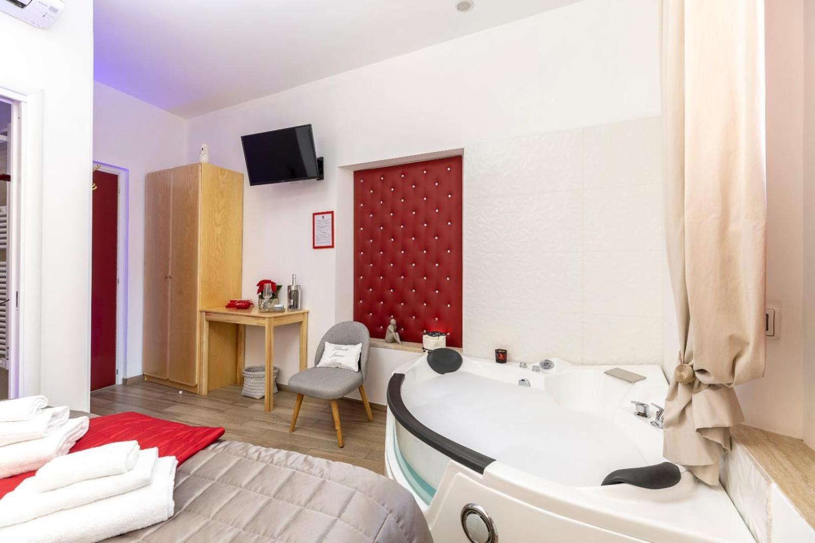 Flatinrome Trastevere Deluxe Rooms - Green Patio Bagian luar foto