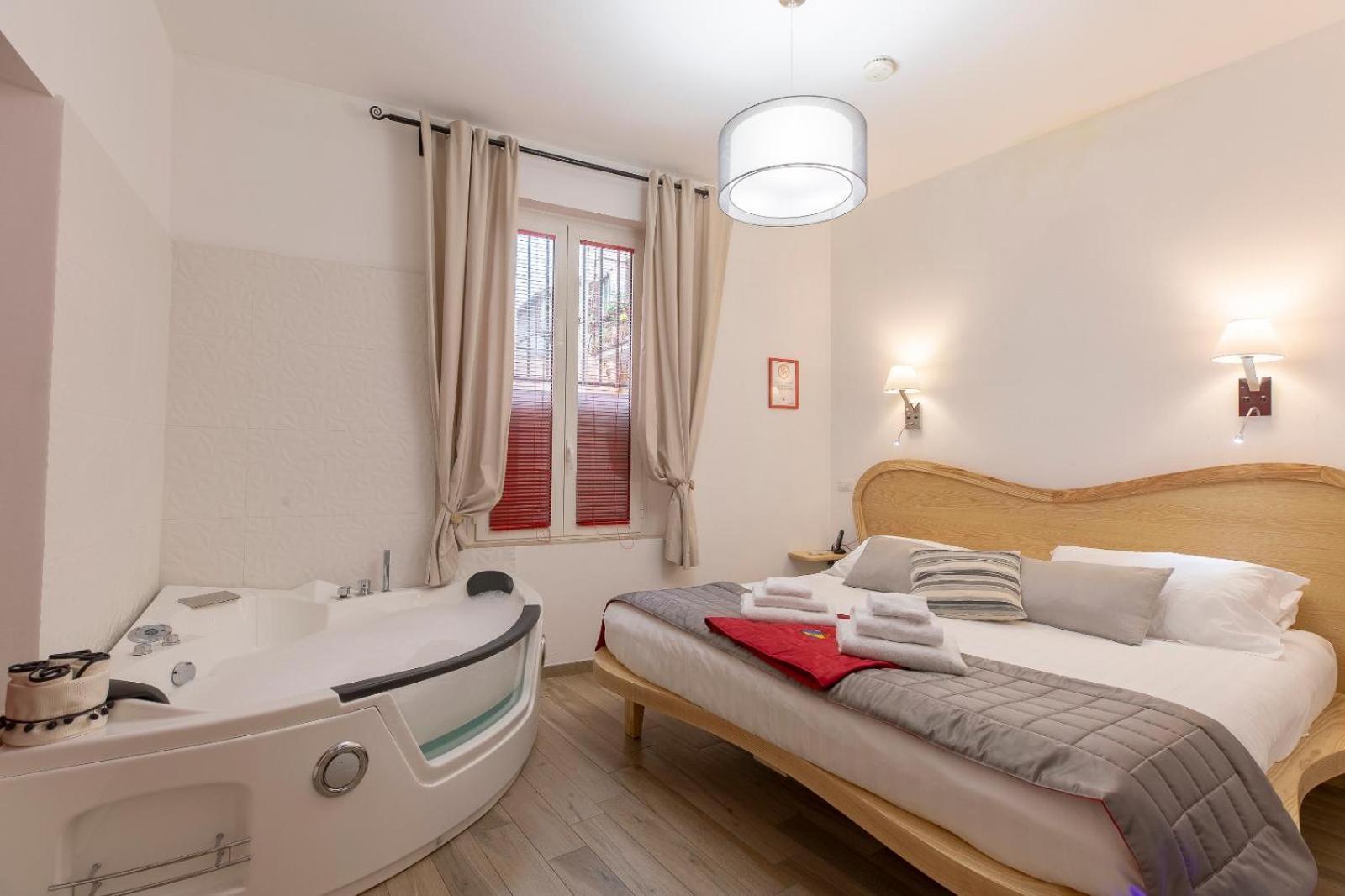Flatinrome Trastevere Deluxe Rooms - Green Patio Bagian luar foto