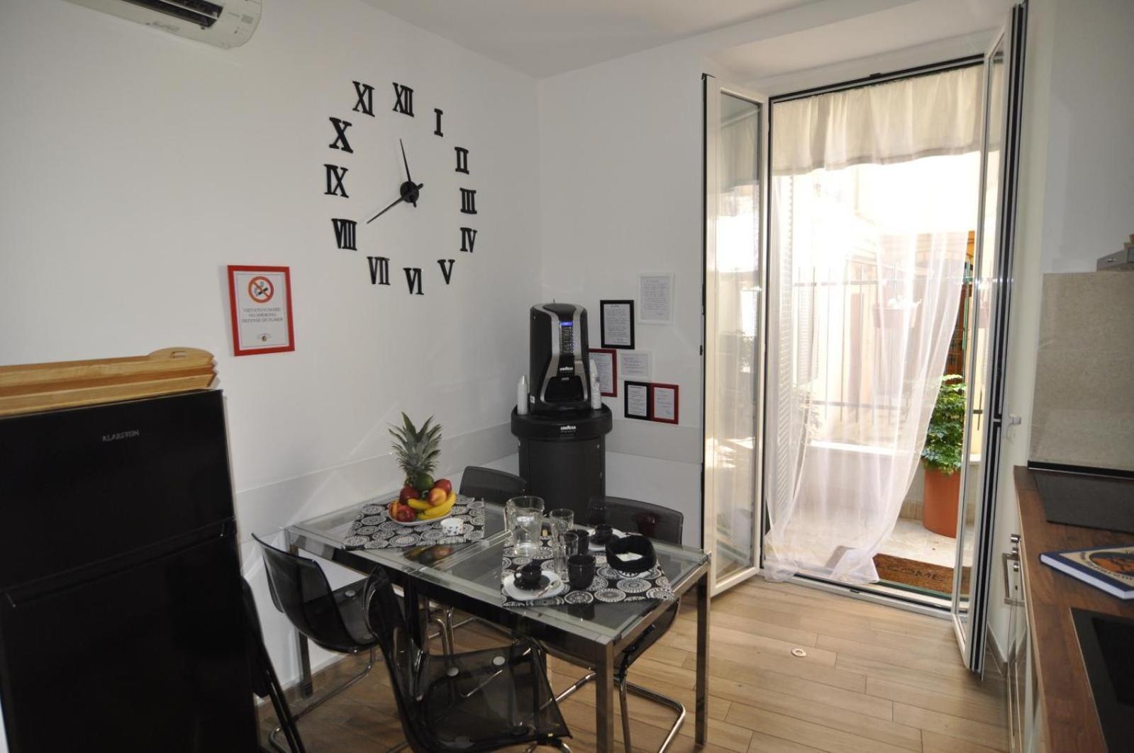 Flatinrome Trastevere Deluxe Rooms - Green Patio Bagian luar foto