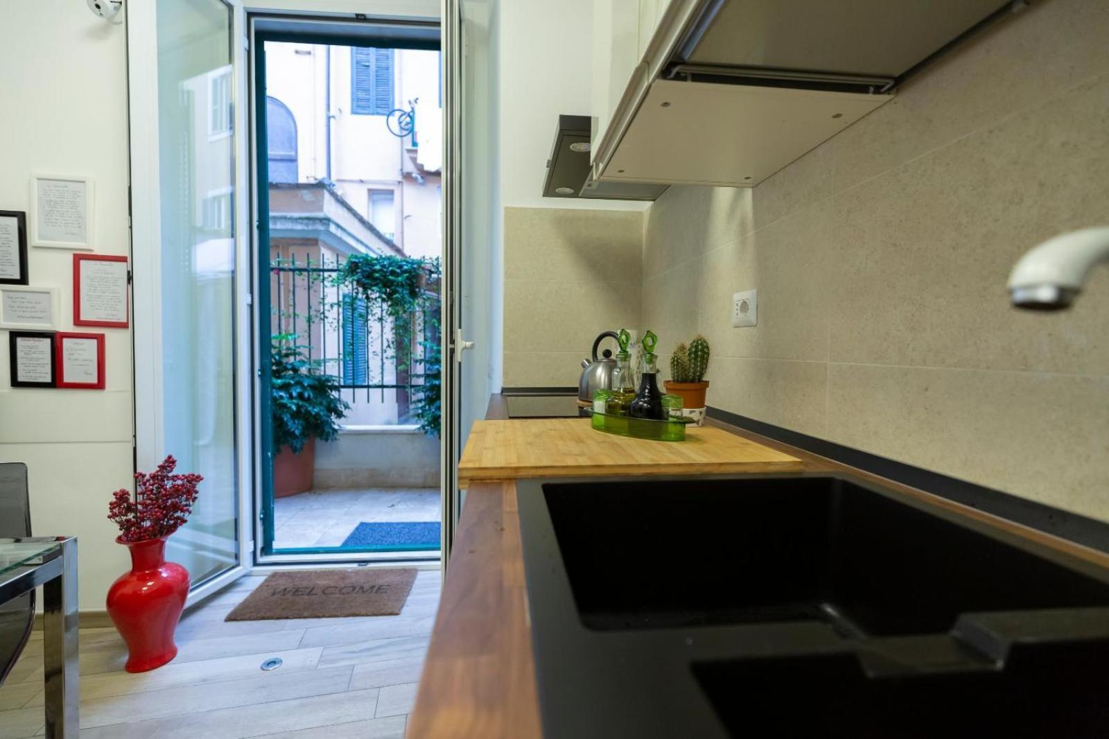 Flatinrome Trastevere Deluxe Rooms - Green Patio Bagian luar foto