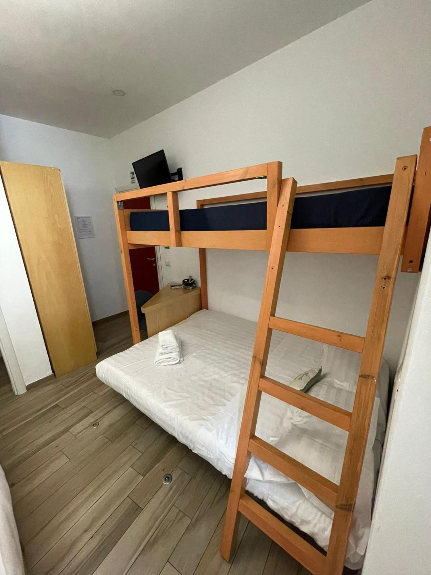 Flatinrome Trastevere Deluxe Rooms - Green Patio Bagian luar foto