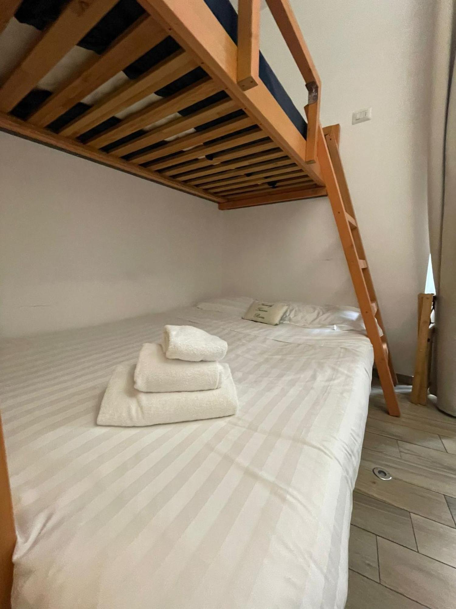 Flatinrome Trastevere Deluxe Rooms - Green Patio Bagian luar foto