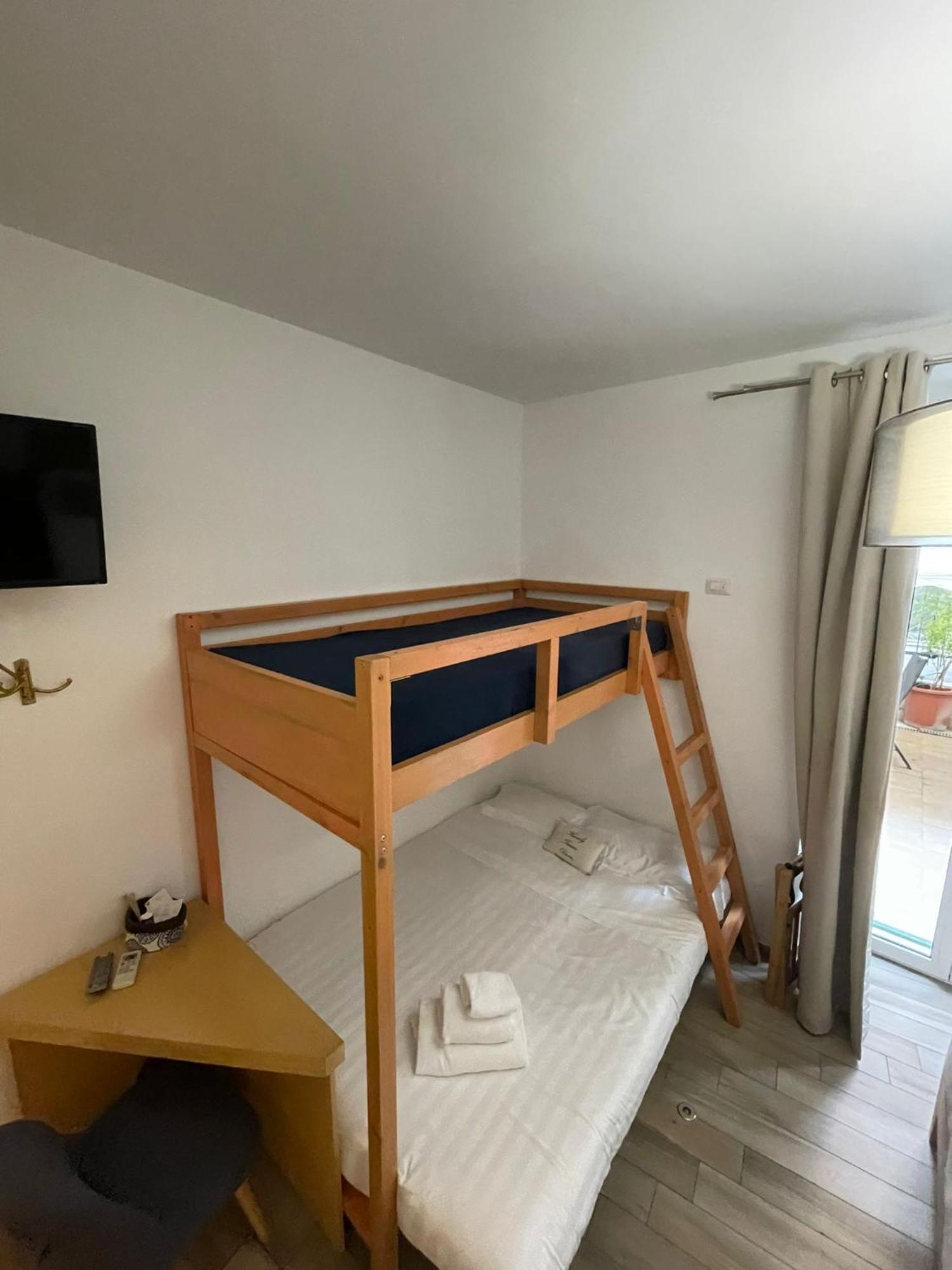 Flatinrome Trastevere Deluxe Rooms - Green Patio Bagian luar foto