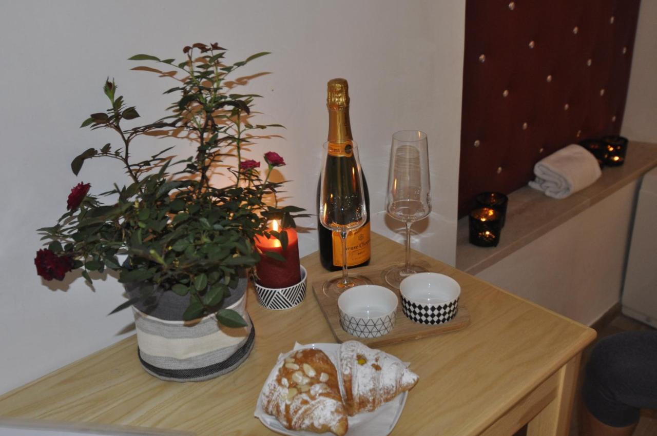 Flatinrome Trastevere Deluxe Rooms - Green Patio Bagian luar foto