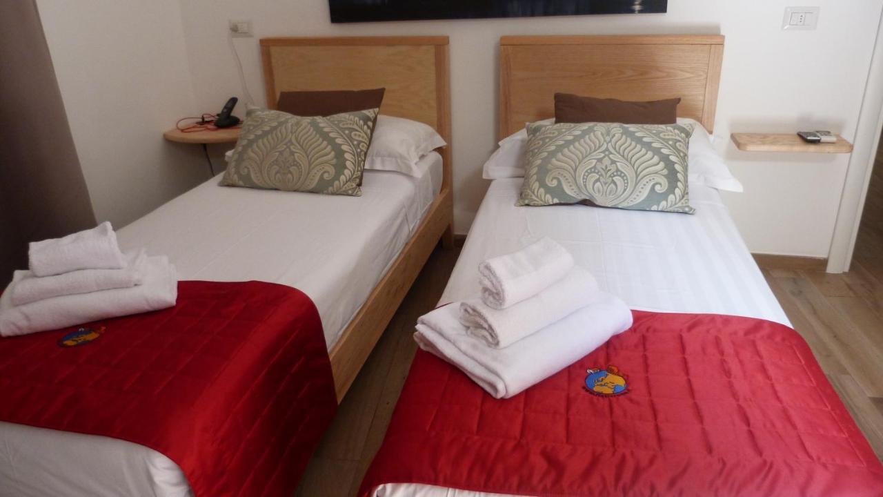Flatinrome Trastevere Deluxe Rooms - Green Patio Bagian luar foto