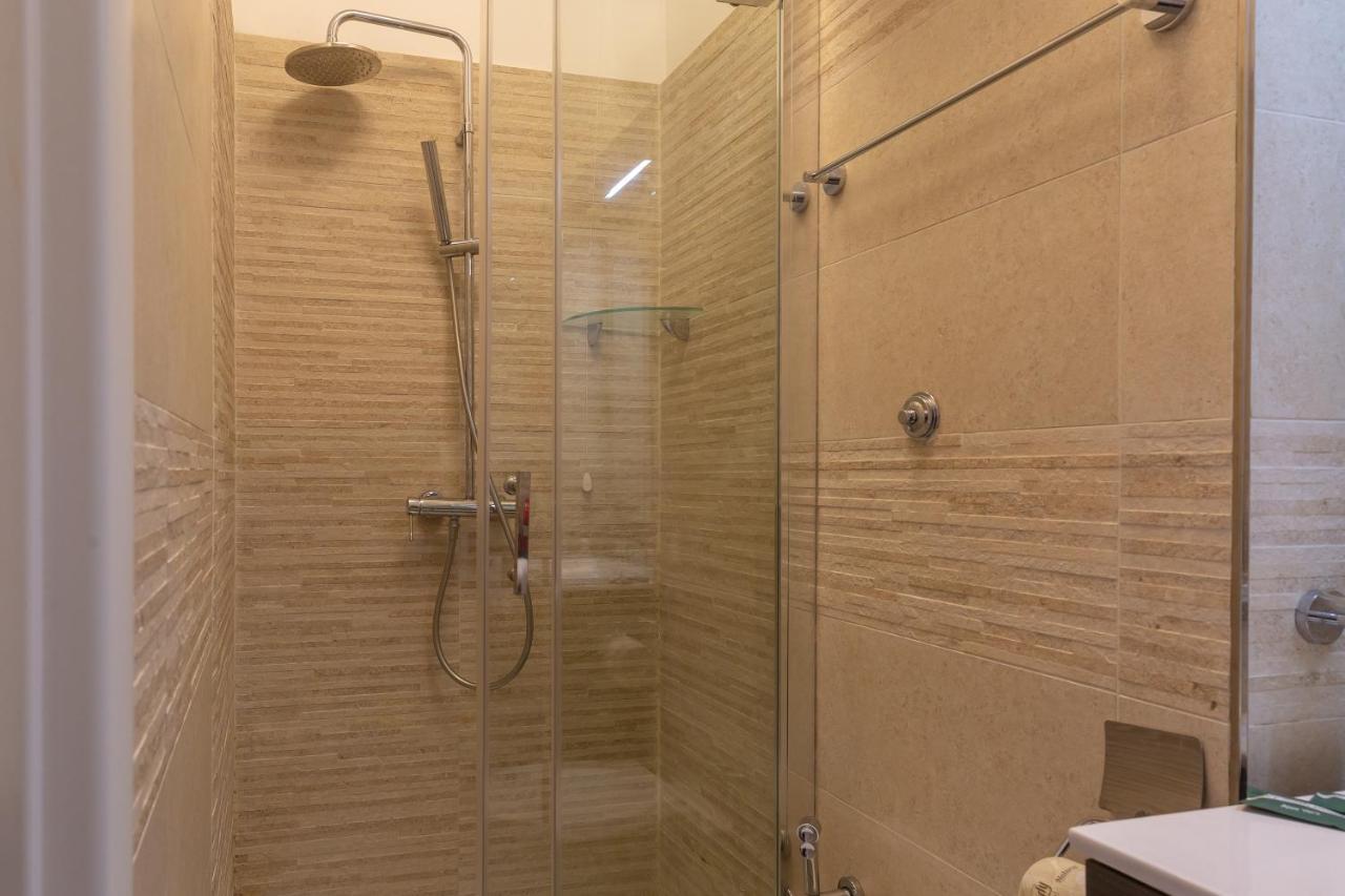 Flatinrome Trastevere Deluxe Rooms - Green Patio Bagian luar foto