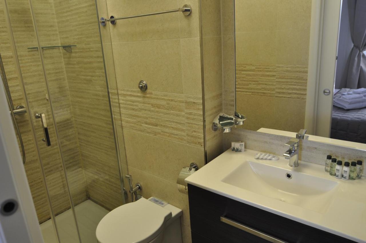 Flatinrome Trastevere Deluxe Rooms - Green Patio Bagian luar foto