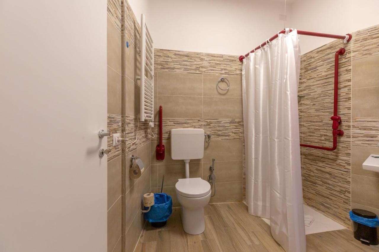 Flatinrome Trastevere Deluxe Rooms - Green Patio Bagian luar foto