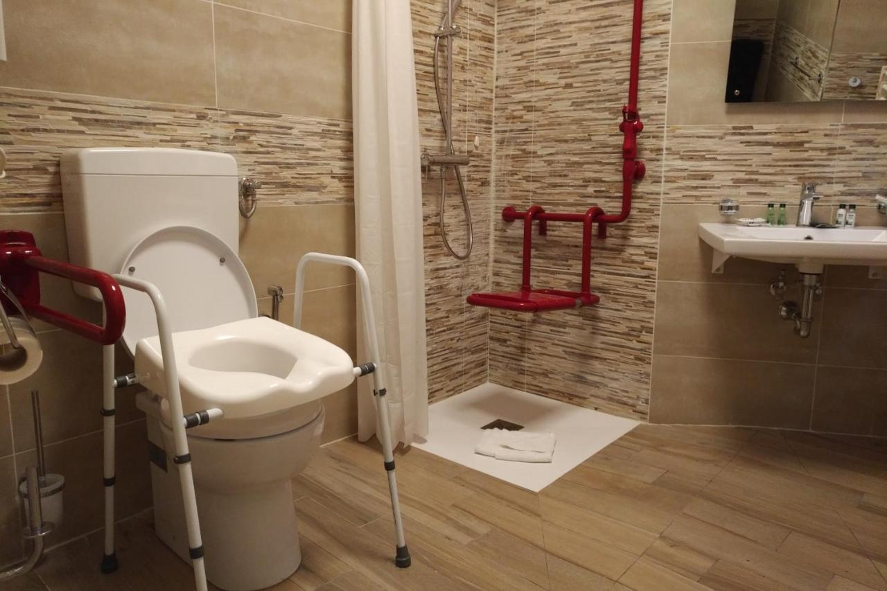 Flatinrome Trastevere Deluxe Rooms - Green Patio Bagian luar foto