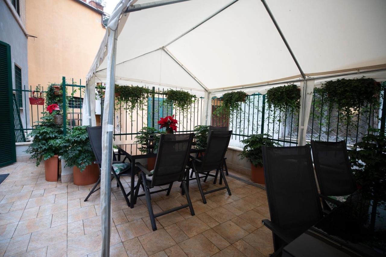 Flatinrome Trastevere Deluxe Rooms - Green Patio Bagian luar foto